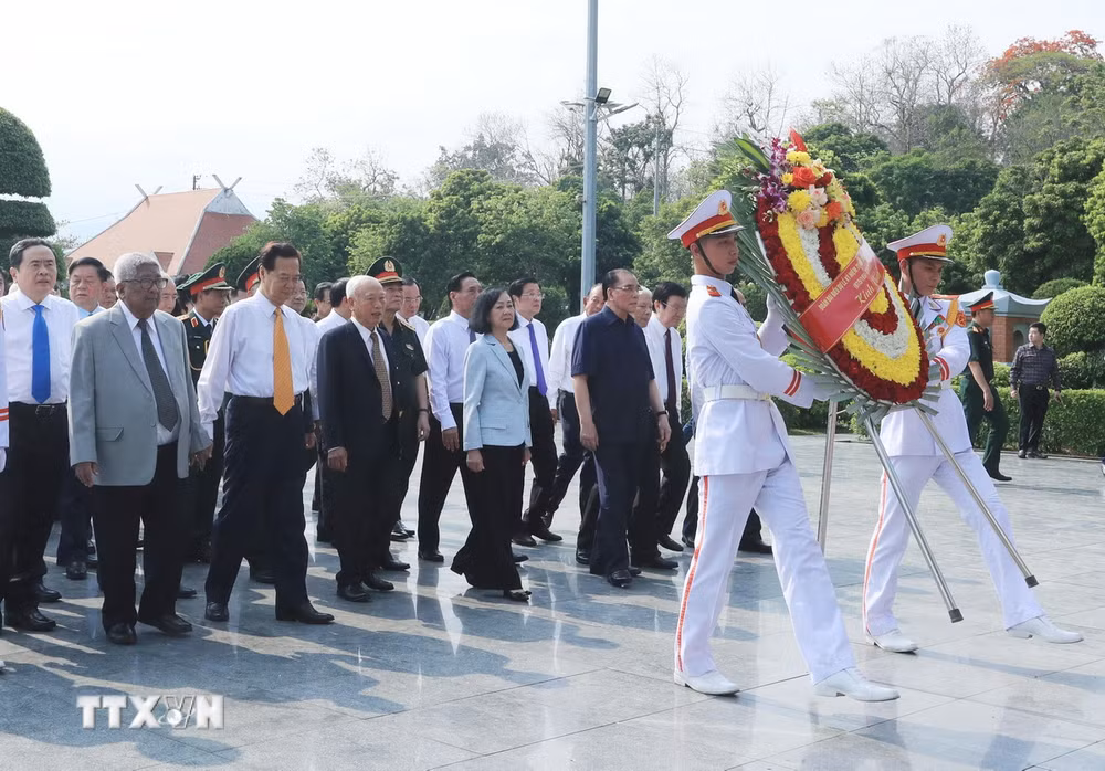 ttxvn_tri an anh hung liet sy.jpg
