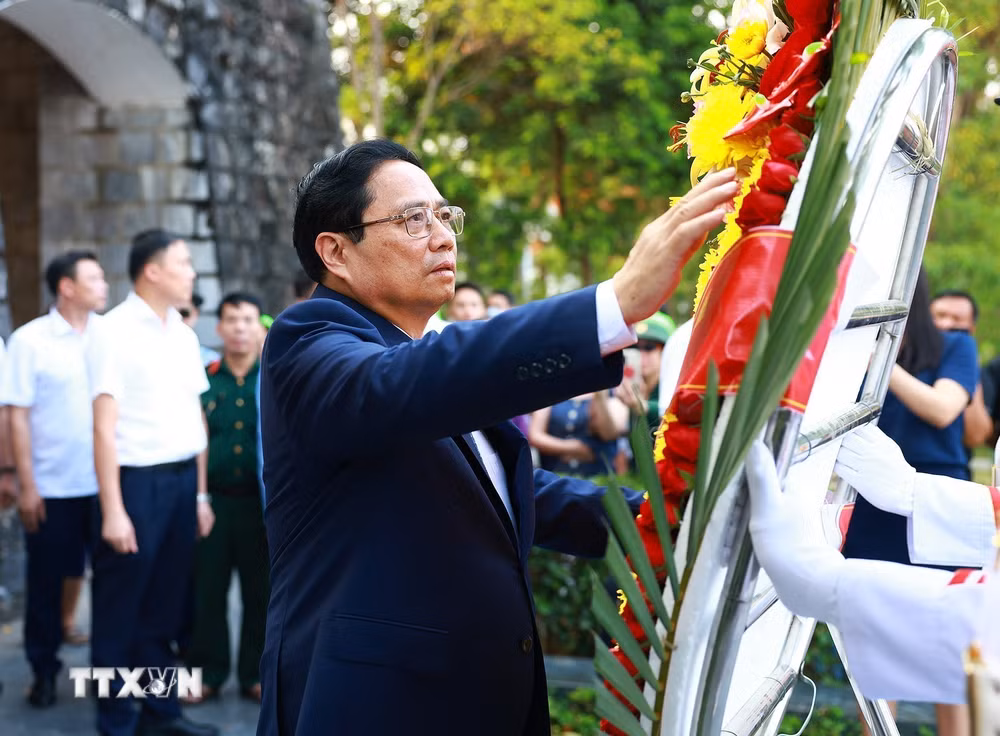 ttxvn_pham minh chinh dang huong nghia trang A1 (4).jpg