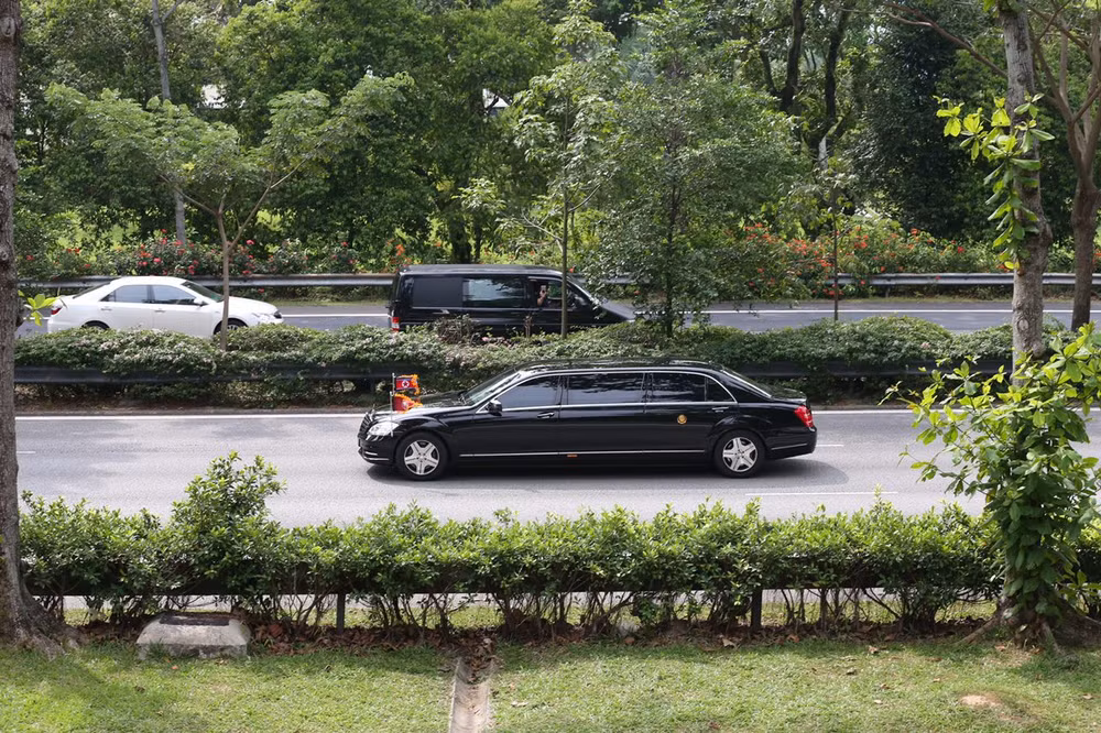 Dàn vệ sỹ 'mặt lạnh như băng' theo sát ông Kim Jong un tại Singapore ảnh 4