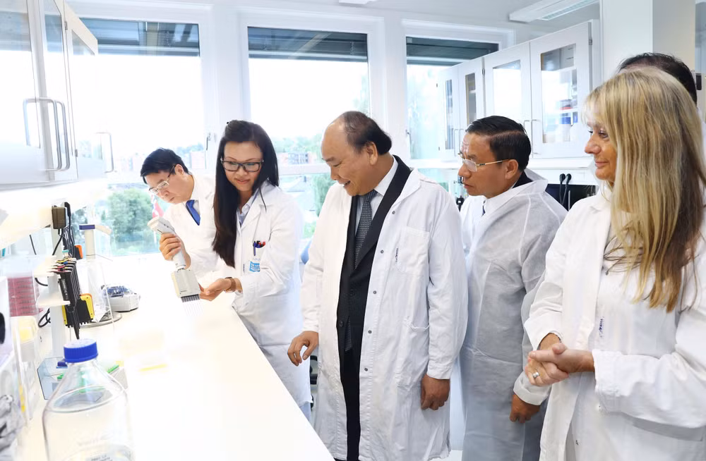 Thủ tướng thăm Đại sứ quán và cộng đồng người Việt Nam tại Na Uy ảnh 2