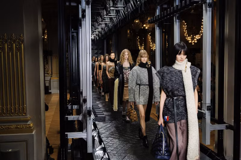 Louis Vuitton Thu Đông: Vẻ đẹp đầy mê hoặc, bí ấn của phong cách Pháp ảnh 1