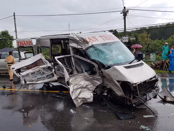 Vụ xe khách đấu đầu trên đường Hồ Chí Minh: Thêm 1 người tử vong ảnh 1