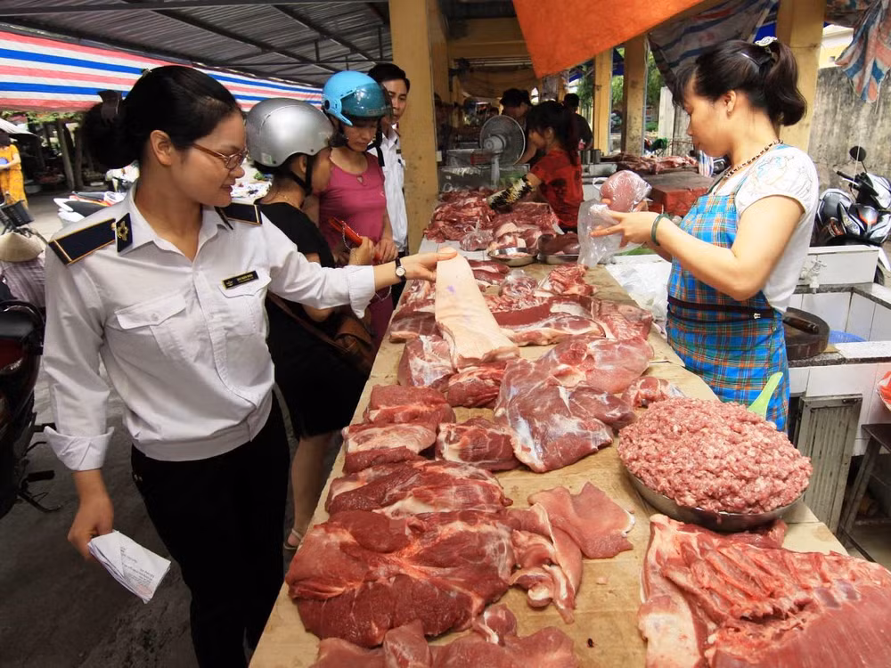 Ba nguyên tắc để tránh mua thịt lợn có chứa chất cấm Sablutamol ảnh 1