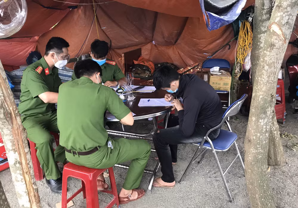 Hai đối tượng tàng trữ ma túy trái phép bị phát hiện ở chốt kiểm dịch ảnh 1