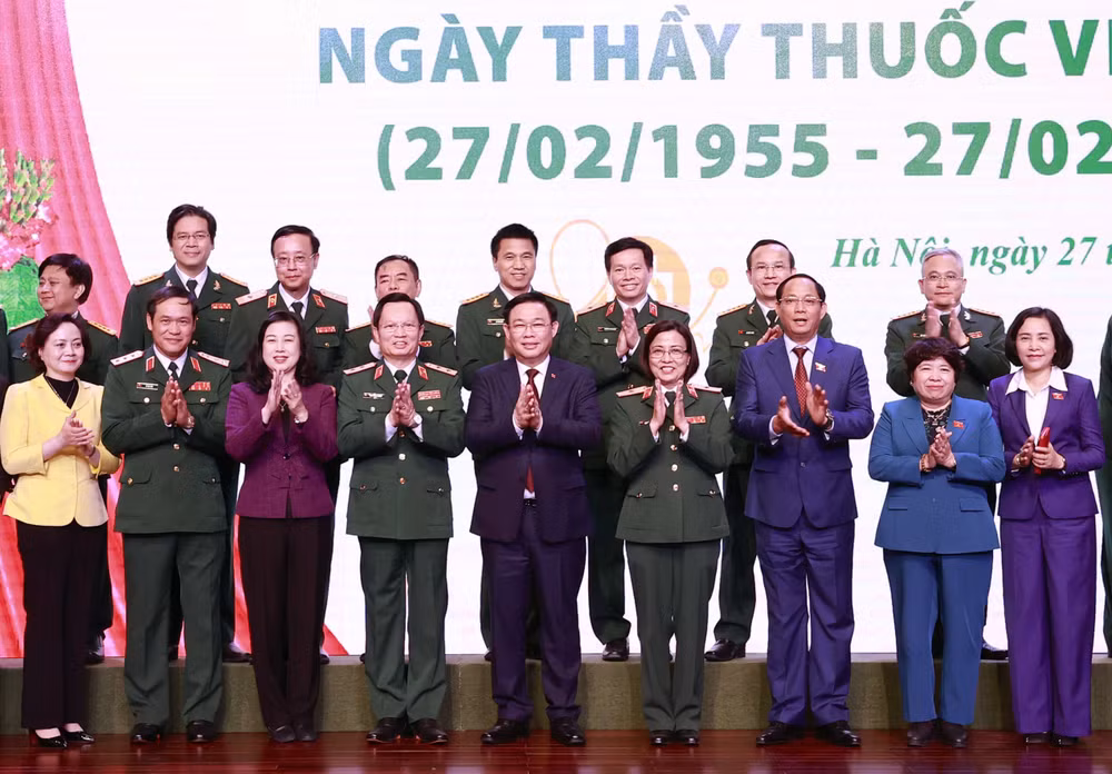 Chủ tịch Quốc hội dự Gặp mặt kỷ niệm 68 năm Ngày Thầy thuốc Việt Nam ảnh 3