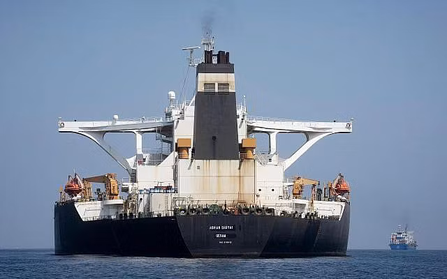 Mỹ trừng phạt siêu tàu chở dầu Adrian Darya 1 của Iran ảnh 1