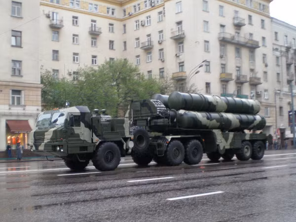 Lực lượng Không gian Vũ trụ Nga sẽ được cấp tên lửa S-400 ảnh 1