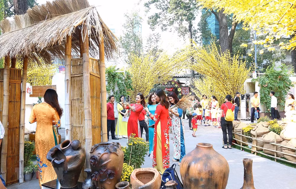 Tour Tết tạo sức bật mới cho thị trường du lịch Thành phố Hồ Chí Minh ảnh 1