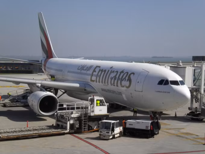 Hãng hàng không Emirates dự kiến cắt giảm 30.000 nhân viên ảnh 1