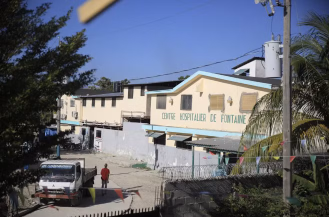 Bệnh viện kỳ lạ giữa lòng cuộc chiến băng đảng đẫm máu ở Haiti ảnh 1