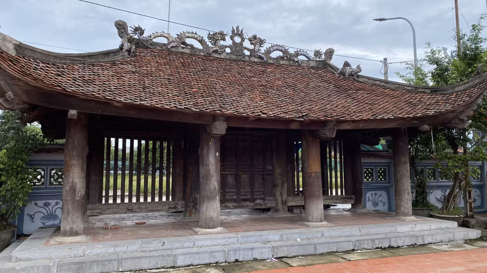 Cổng tam quan chùa Đại Bi, huyện Nam Trực, Nam Định