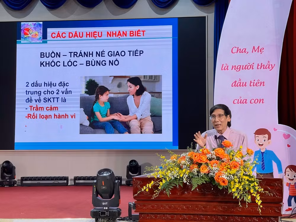 ttxvn_dien dan lam cha me 2.jpg