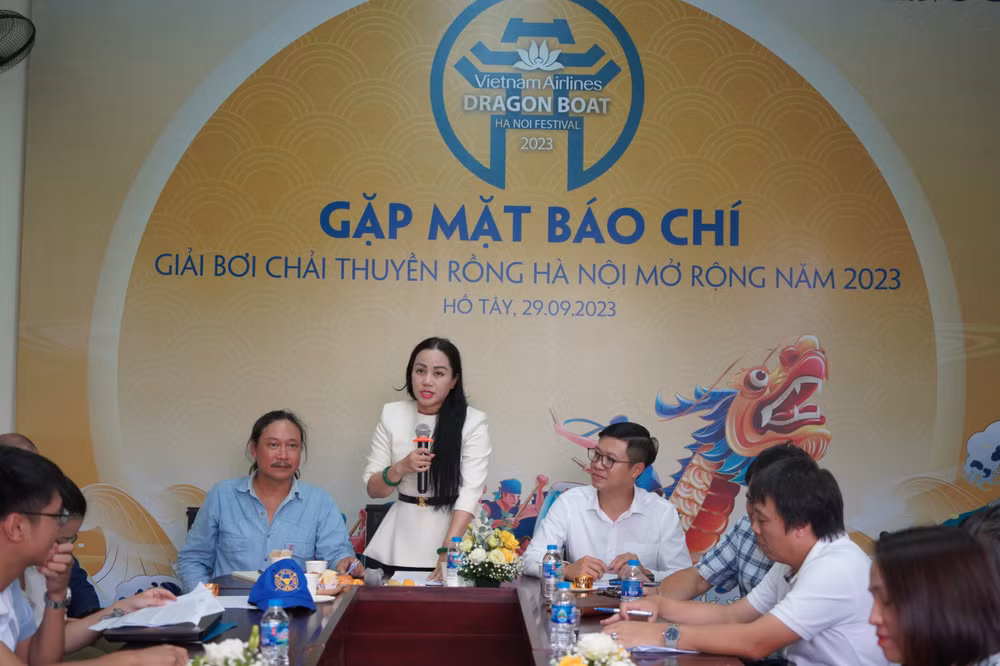 Có gần 40 đội tranh tài Giải Bơi chải thuyền Rồng Hà Nội mở rộng ảnh 1