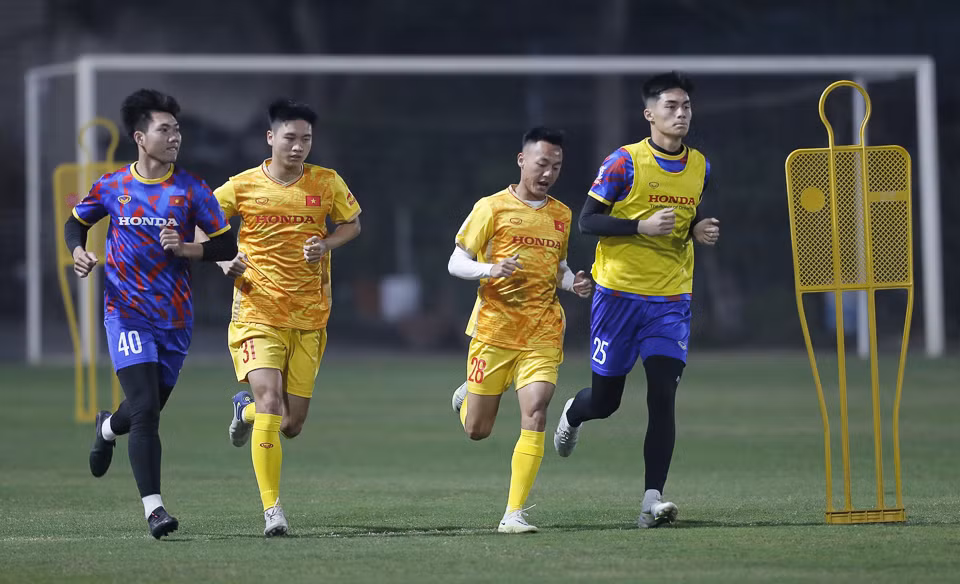 HLV Philippe Troussier nói gì khi loại 13 cầu thủ khỏi U23 Việt Nam? ảnh 1