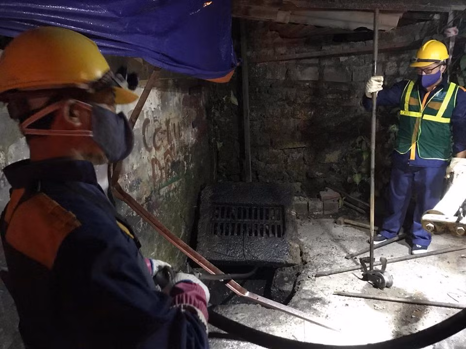 Bắt đầu triển khai nạo bùn hệ thống thoát nước quanh Rạng Đông ảnh 6