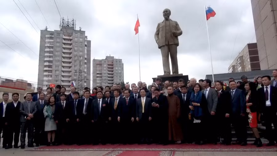 Khánh thành tượng Chủ tịch Hồ Chí Minh tại quê hương của Lenin ảnh 1