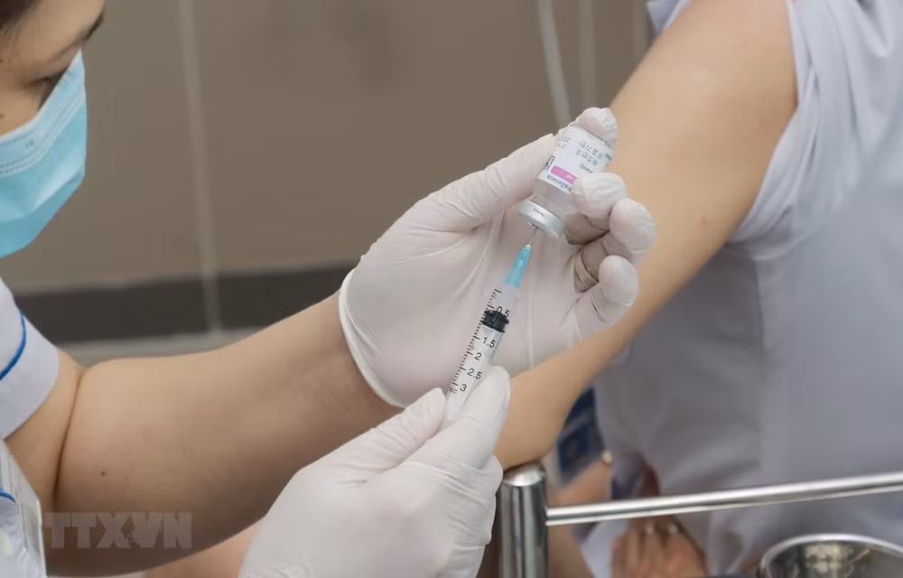 Bộ Y tế thông tin về vaccine phòng COVID-19 cho học sinh THPT ảnh 1