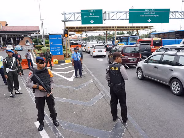 Indonesia: 22.000 nhân viên an ninh giám sát biểu tình quy mô lớn ảnh 1