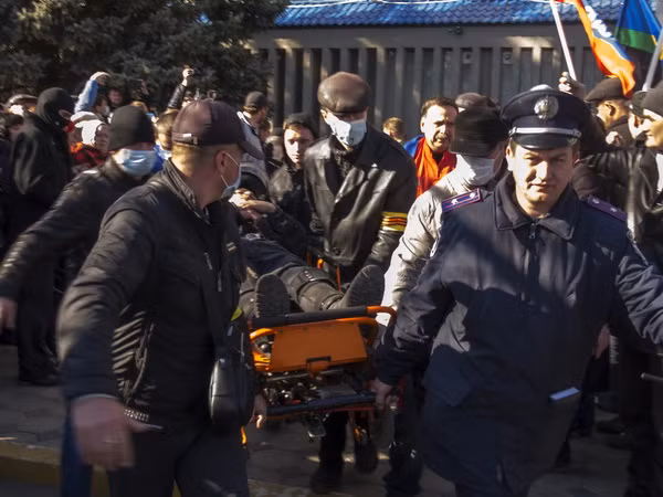 RIA: Luhansk sẽ hủy bầu cử, dự định sáp nhập Nga ảnh 1