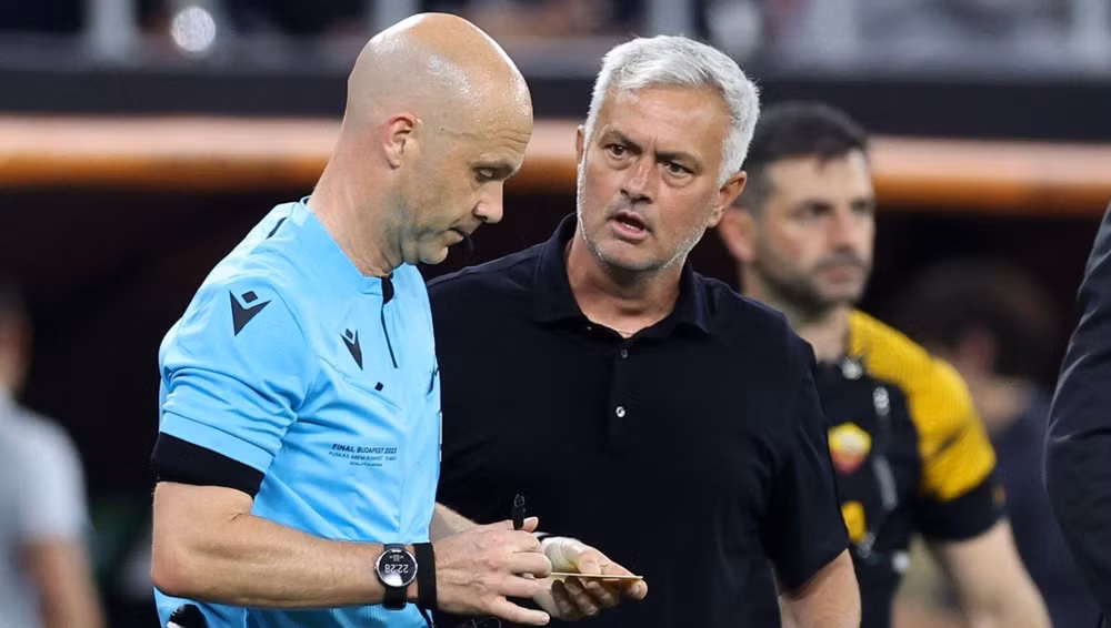 UEFA điều tra HLV Jose Mourinho sau cáo buộc xúc phạm trọng tài ảnh 1