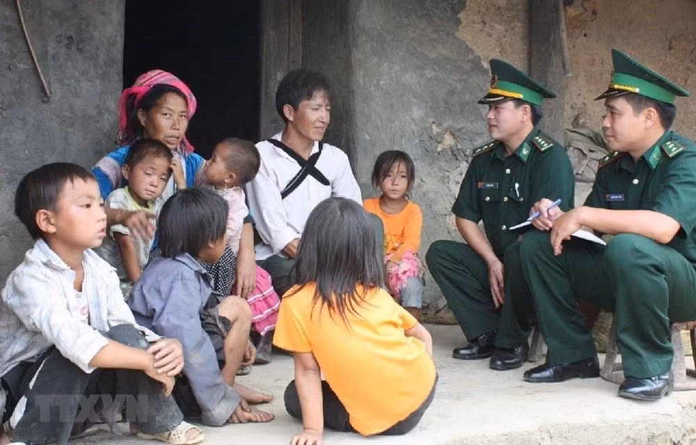 Bộ đội Biên phòng: Cầu nối đưa pháp luật đến nhân dân vùng biên giới ảnh 3