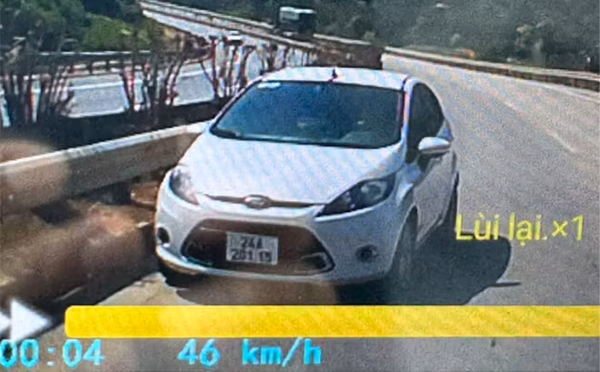 Đi ngược chiều trên Cao tốc Nội Bài-Lào Cai, nữ tài xế bị phạt nặng ảnh 1