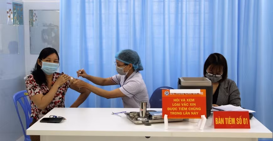 Tiêm vaccine phòng COVID-19 đảm bảo an toàn, đúng tiến độ ảnh 1