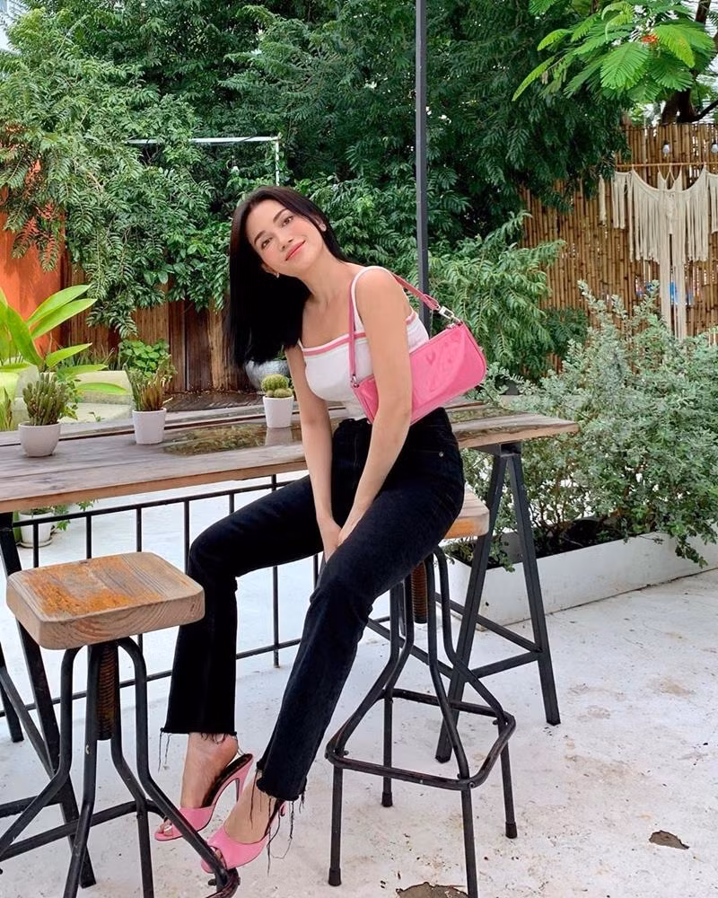 Học lỏm mẹo phối đồ, mix phụ kiện cực xinh của các sao Việt ảnh 8