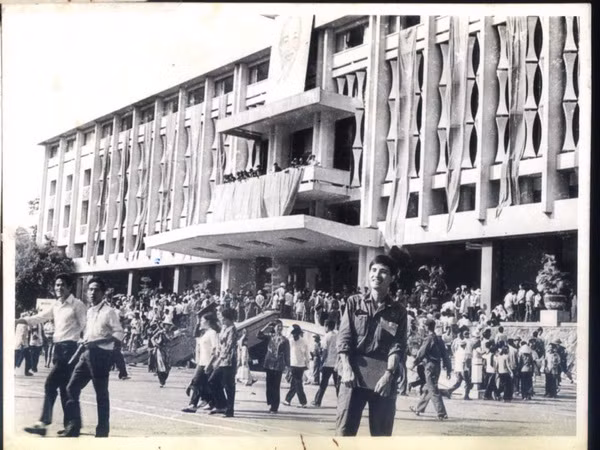 "Biên bản chiến tranh 1-2-3-4.75” - Nhật ký ngày Hòa Bình ảnh 3