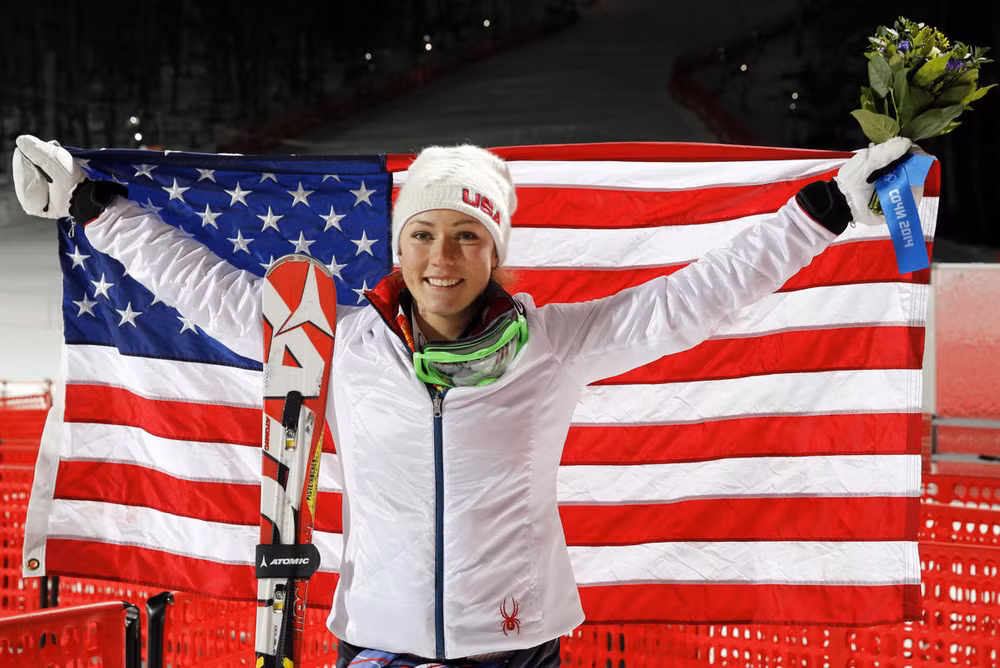 Thần đồng trượt Mỹ Shiffrin đi vào lịch sử trượt tuyết slalom ảnh 1