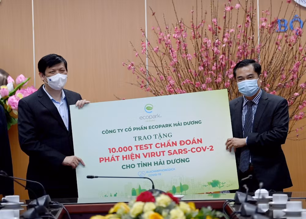 Ecopark ủng hộ 13 tỷ đồng cho công tác phòng chống dịch COVID-19 ảnh 1