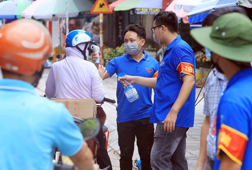 Hải Phòng truy vết trường hợp liên quan đến 2 ca nghi nhiễm COVID-19 ảnh 1