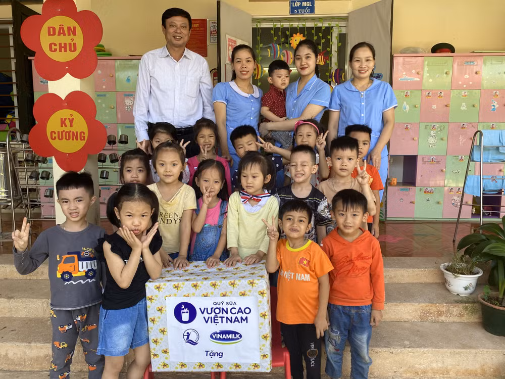 Quỹ sữa Vươn cao Việt Nam và Vinamilk đến với trẻ em vùng cao Yên Bái ảnh 4