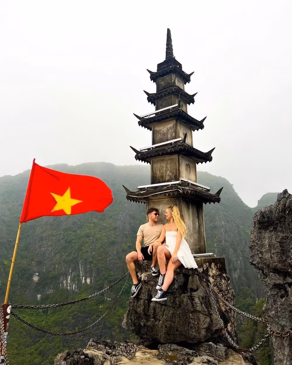 Những điểm đến đẹp gần Thủ đô cho kỳ nghỉ lễ 30/4 trọn vẹn ảnh 1