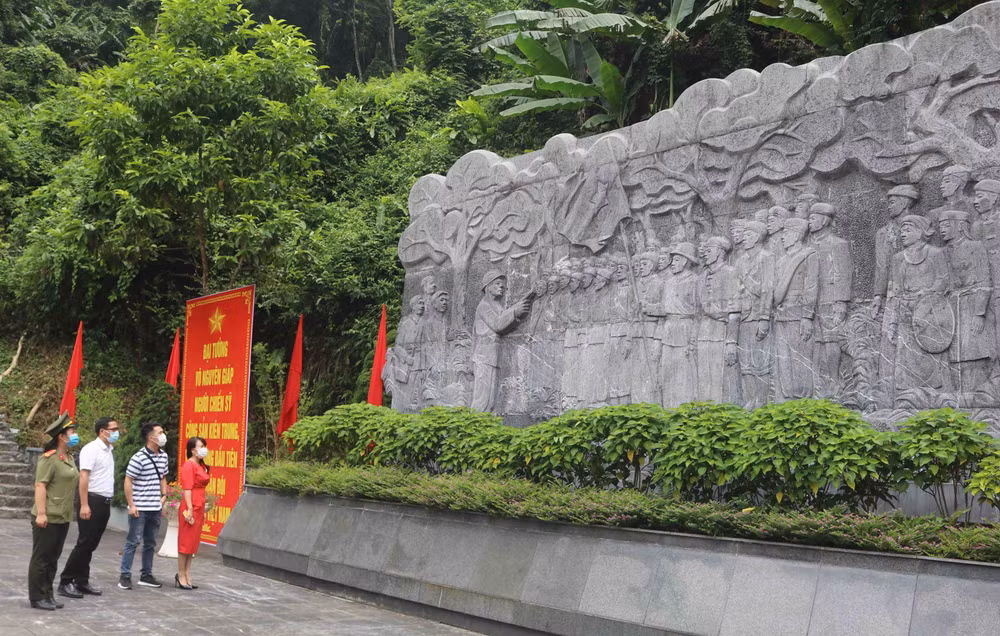 Kỷ niệm ấm áp về thầy giáo Văn trong ký ức bà con dân tộc Tày Cao Bằng ảnh 2
