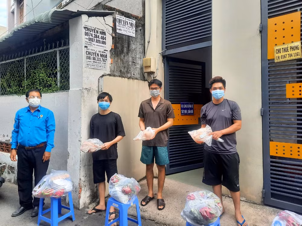 TP.HCM, Bình Dương hỗ trợ người lao động, doanh nghiệp vượt khó khăn ảnh 1