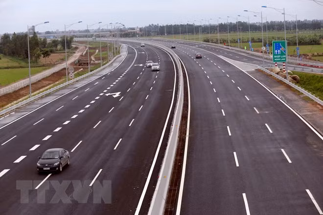 Tìm ra thủ phạm ném vật thể làm hỏng xe trên đường cao tốc ảnh 1