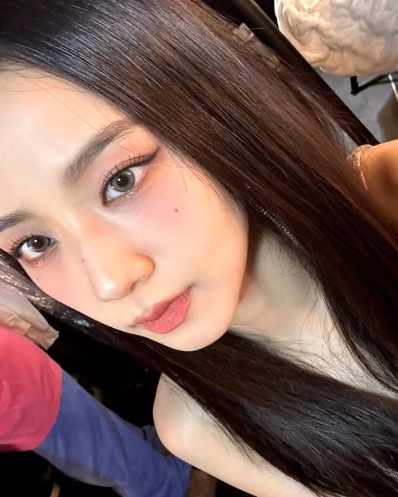 6 kiểu trang điểm để "bung lụa" hết mình cùng thần tượng BlackPink ảnh 3