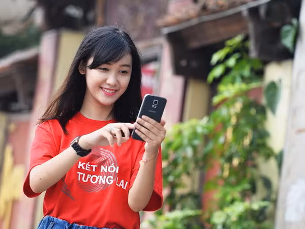Tỷ lệ vào Internet chiếm 70% tần suất sử dụng điện thoại di động ảnh 1