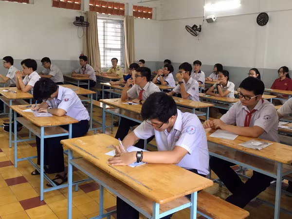 Kỳ thi tuyển sinh lớp 10 tại TP.HCM diễn ra an toàn, nghiêm túc ảnh 1