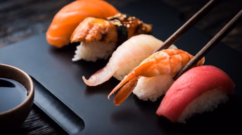 Những nguyên tắc không phải ai cũng biết khi ăn sushi ảnh 5