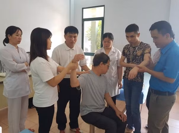 Lớp đào tạo Y sỹ y học cổ truyền đầu tiên dành cho người khiếm thị ảnh 1