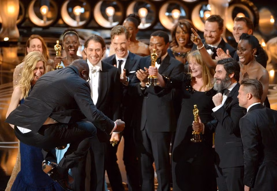 Không xem '12 Years a Slave' vẫn bầu cho phim đoạt Oscar ảnh 1