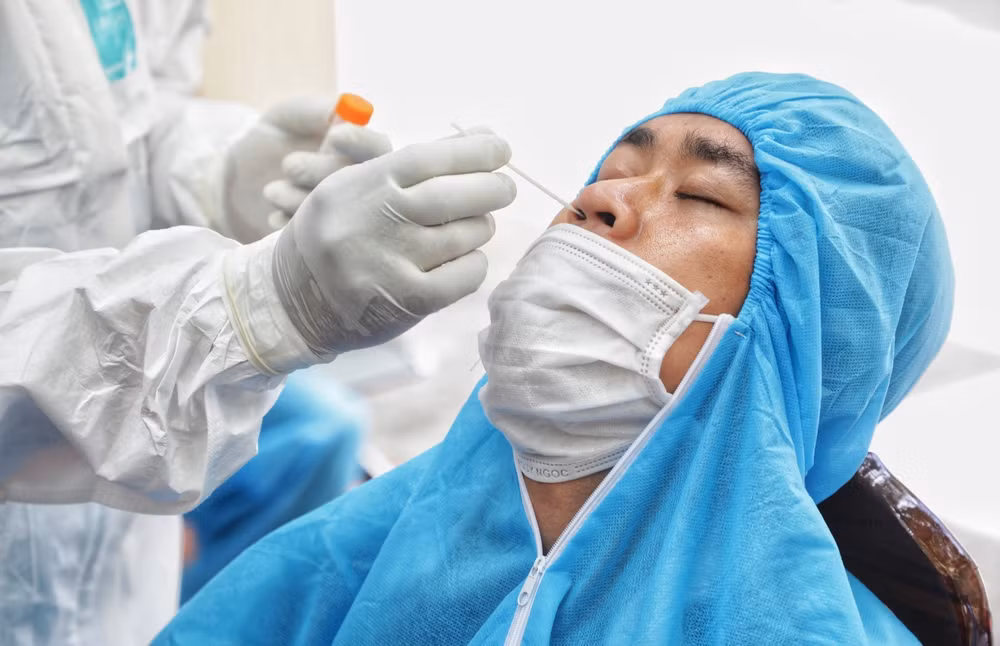 Găng tay khi lấy mẫu xét nghiệm COVID-19 cho người dân chỉ dùng 1 lần ảnh 1