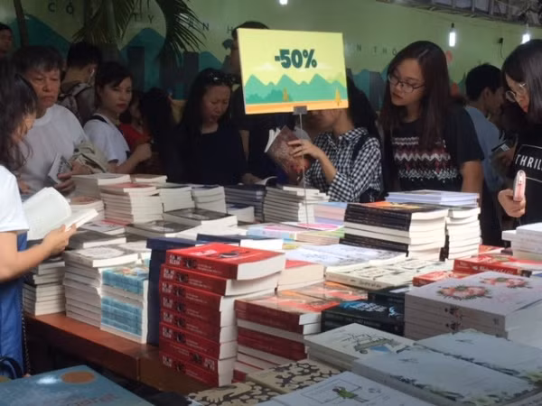 Giới thiệu tủ sách stem, giải mã tiểu thuyết Dan Brown tại hội sách ảnh 1
