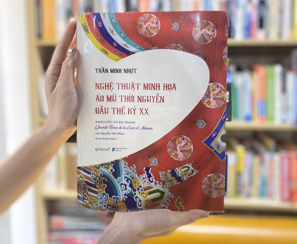 Giải mã ngôn ngữ tạo hình nghệ thuật lễ phục vua quan triều Nguyễn ảnh 1