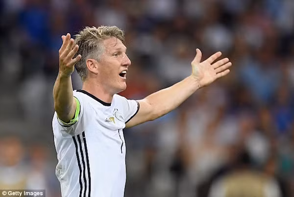 Mong tình yêu sẽ khỏa lấp nỗi buồn của Schweinsteiger ảnh 1
