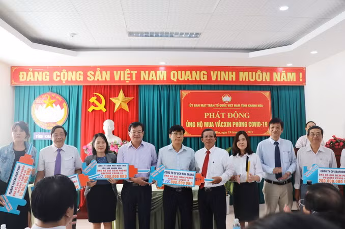 Khánh Hòa sẽ tiêm miễn phí vaccine phòng COVID-19 cho tất cả người dân ảnh 1