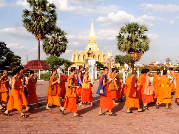 Mặt trận và Liên minh Phật giáo Lào tổ chức lễ Phật Đản 2014 ảnh 2