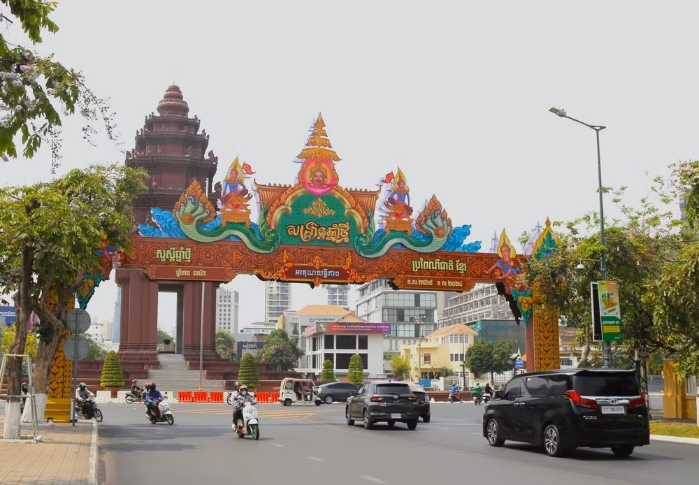 vna_potal_khong_khi_chuan_bi_don_tet_co_truyen_chol_chnam_thmey_2024_tai_campuchia__7319596.jpg